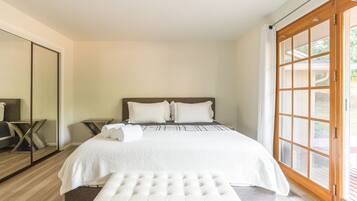 4 bedrooms, desk, iron/ironing board, free WiFi