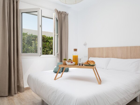 2 bedrooms, iron/ironing board, Internet, bed sheets