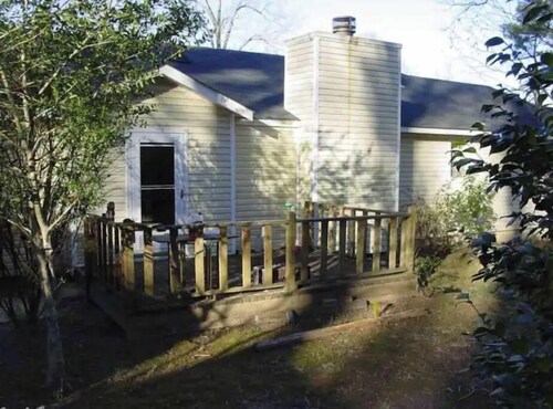 Bryant Home - Very Roomy, 3 Bedroom, 2 Bath Home