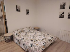 1 bedroom, desk, free WiFi, bed sheets