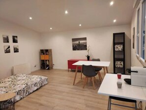 1 chambre, bureau, Wi-Fi gratuit, draps fournis