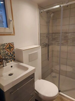 Shower, soap, toilet paper