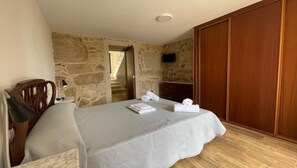 3 bedrooms, iron/ironing board, travel crib, free WiFi