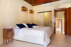 4 bedrooms, desk, free WiFi, bed sheets - Búzios Geriba beautiful view barbecue and pool (Armação dos Búzios)