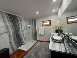 Chuveiro/banheira combinados, banheira de hidromassagem