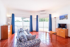 TV - Peaceful Villa w/ Heatable Pool and BBQ (Albufeira)