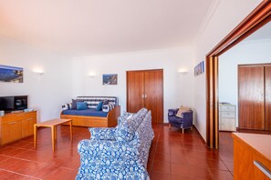 TV - Peaceful Villa w/ Heatable Pool and BBQ (Albufeira)