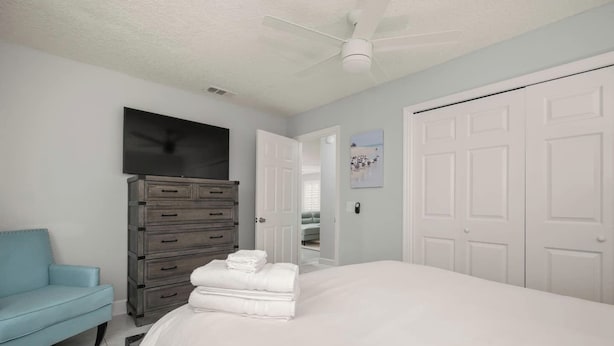 4 bedrooms, iron/ironing board, travel cot, free WiFi - TropiCorner - Ocean Views/Hot Tub/Steps to Beach (St. Augustine)