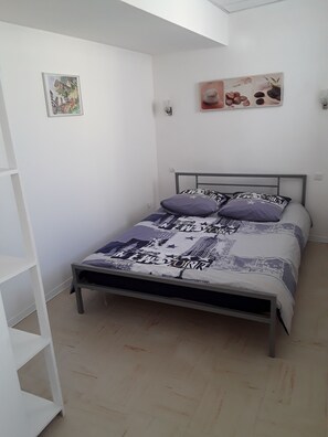 2 bedrooms, iron/ironing board, free WiFi