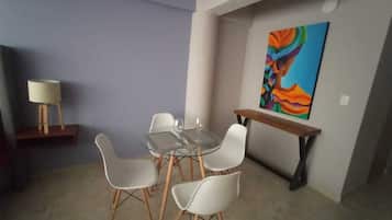 Studio Basic | Brankas dan Wi-Fi gratis