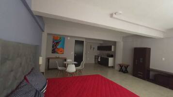 Studio Basic | Brankas dan Wi-Fi gratis