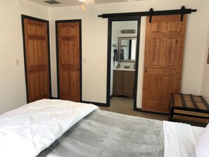 2 bedrooms, desk, free WiFi, bed sheets