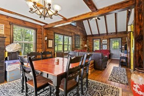 Dining - WiFi - Pet Friendly - Secluded | Knotty By Nature (Campton)