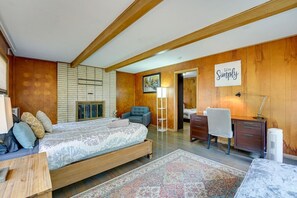 6 bedrooms, desk, iron/ironing board, travel cot