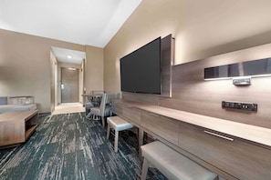 Desk, blackout curtains, iron/ironing board, free WiFi - Best Western Plus Grand Rapids MN (Grand Rapids)