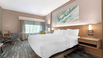 Bureau, rideaux occultants, fer et planche Ă repasser, Wi-Fi gratuit