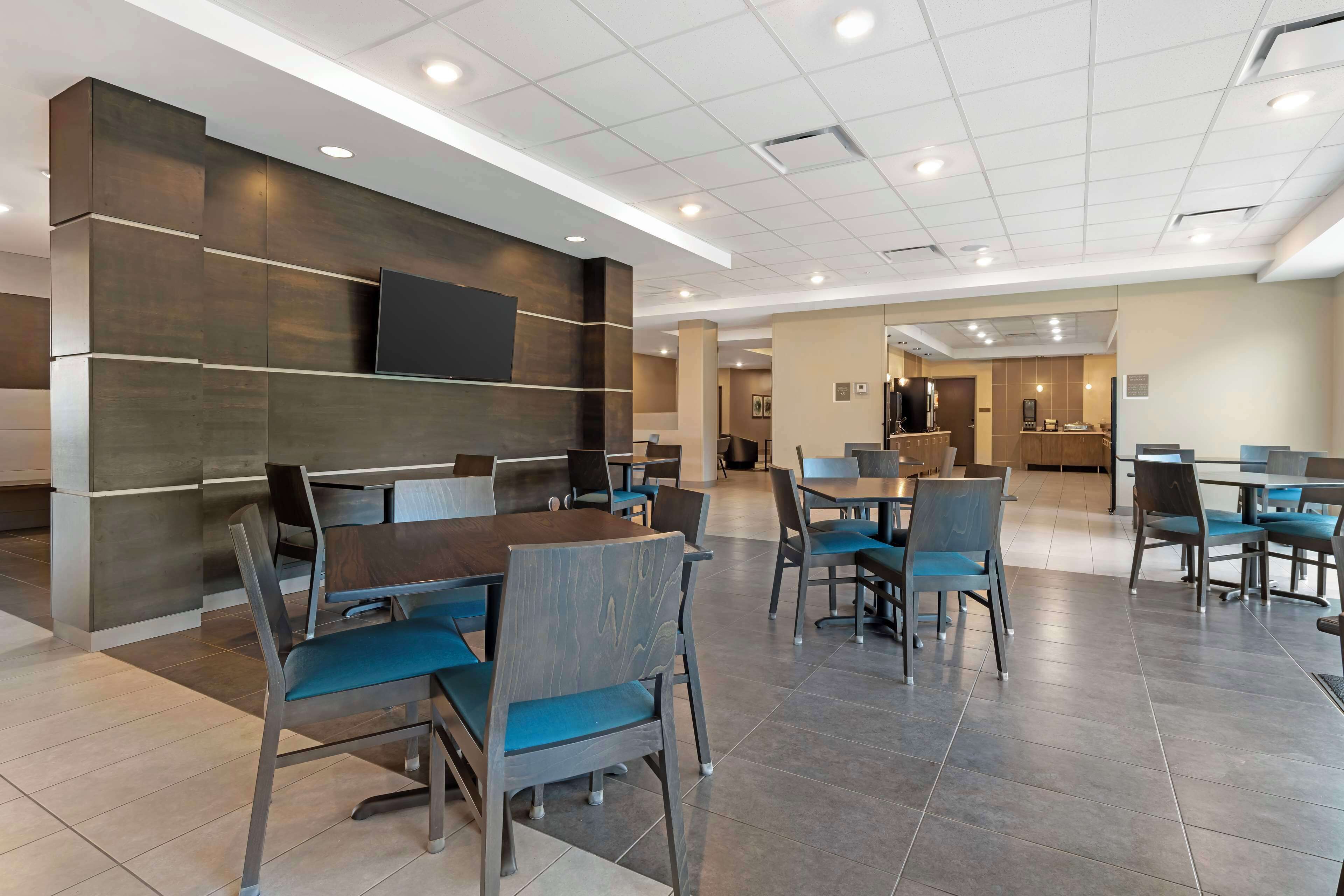 Déjeuner complet gratuit tous les jours