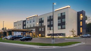 A modern hotel with a covered parking area, multiple floors, and a well-lit facade. - Best Western Plus Grand Rapids MN (Grand Rapids)