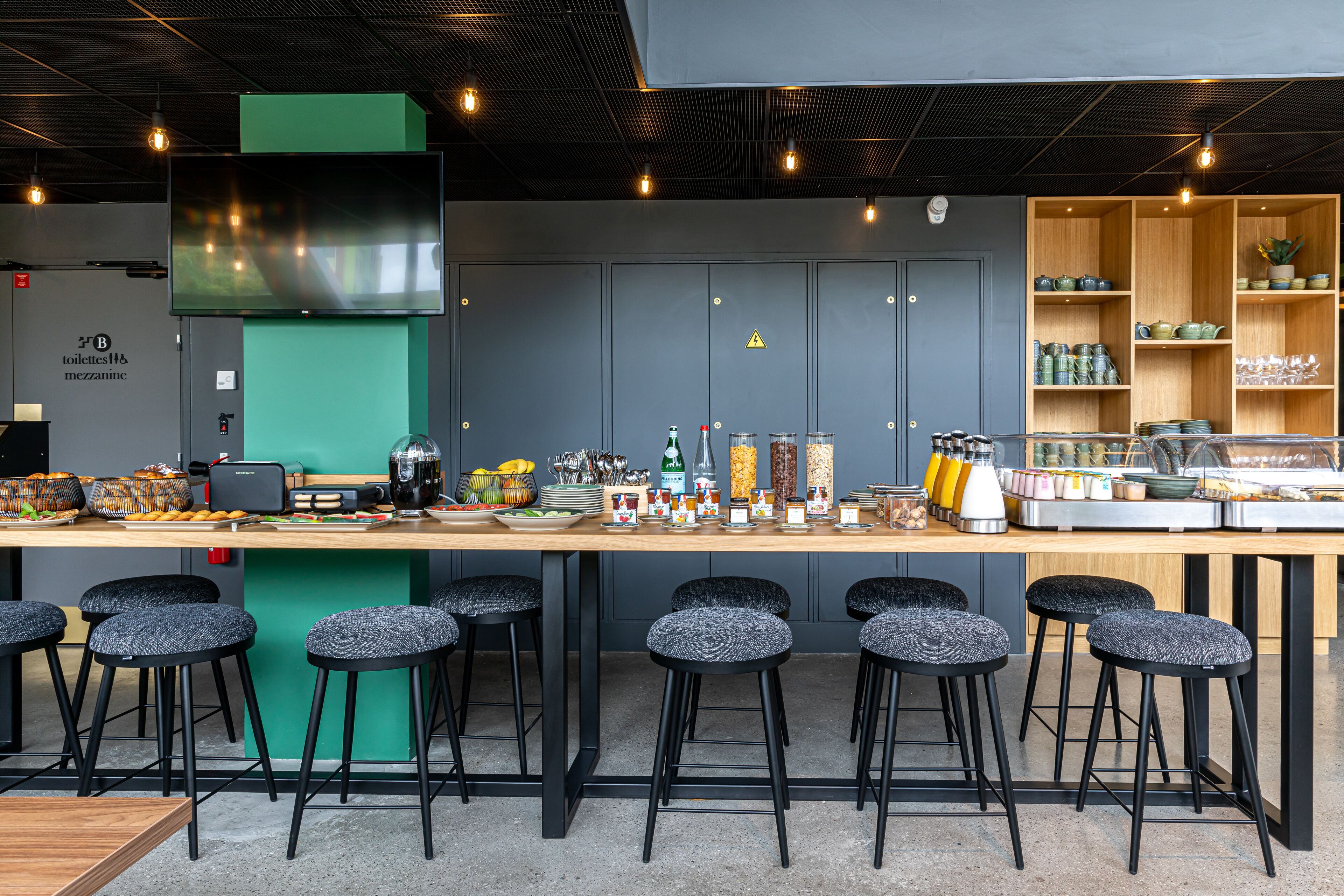 daily buffet breakfast (eur 18 per person)