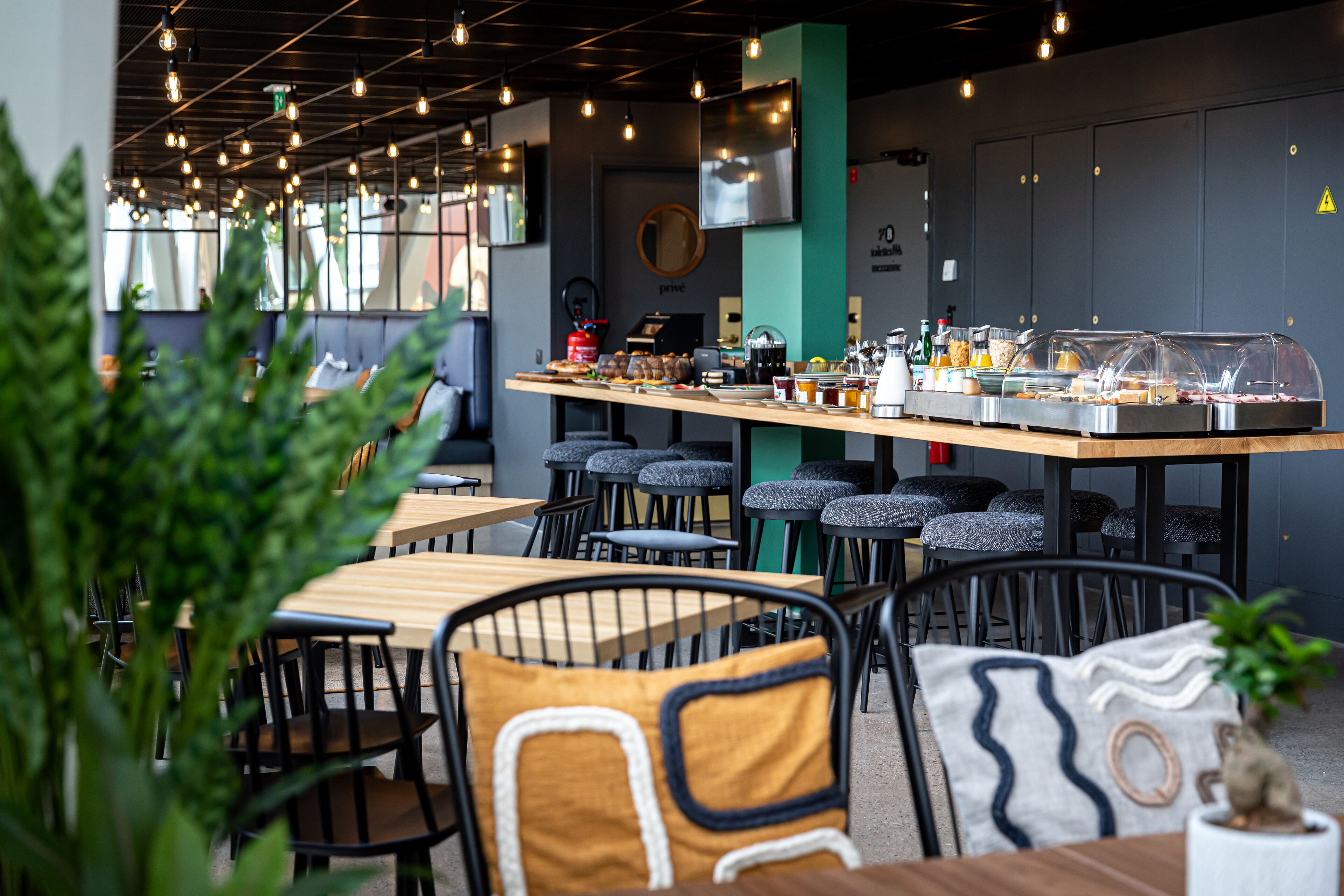 daily buffet breakfast (eur 18 per person)