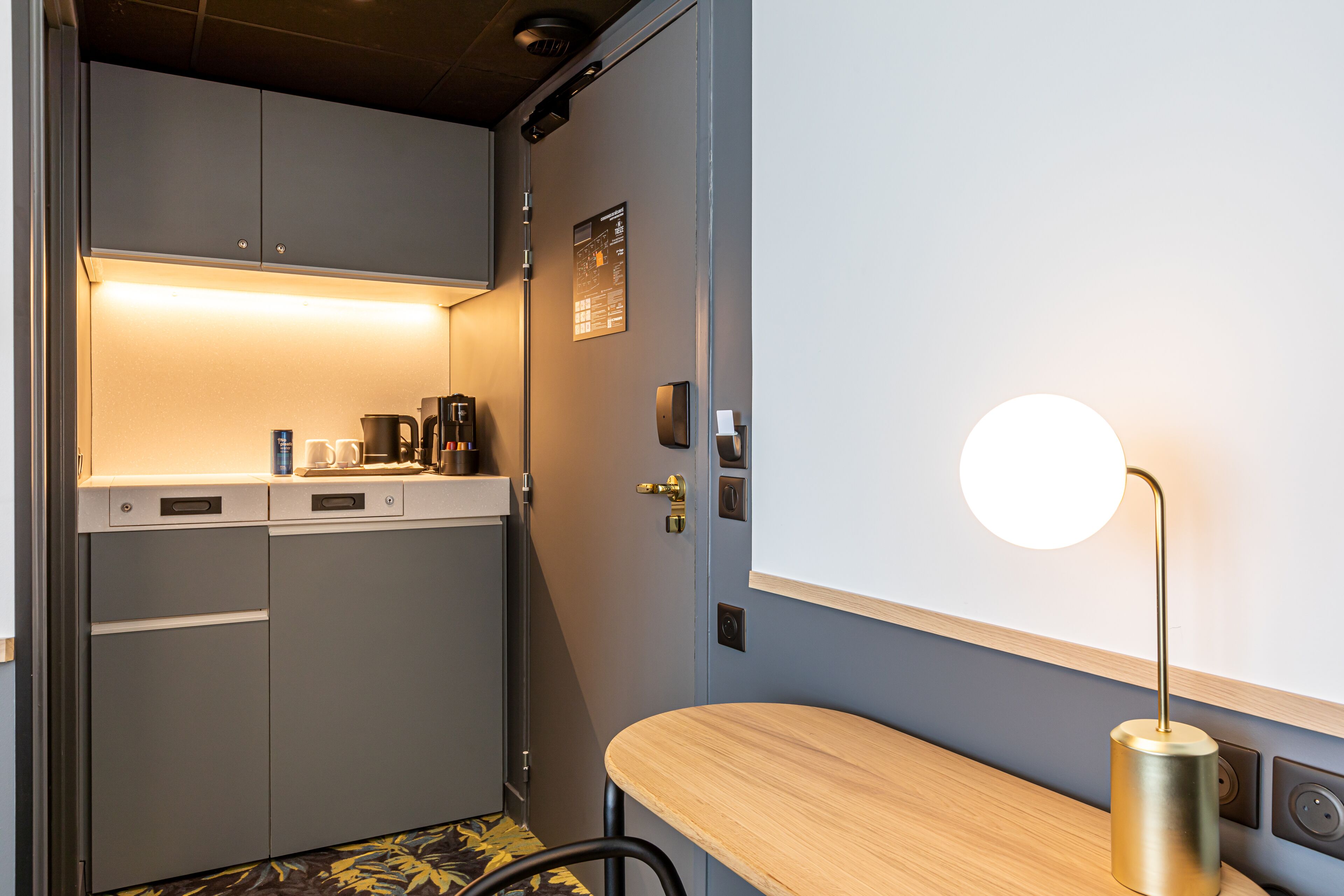 standard room, 2 single beds, non smoking | premium bedding, in-room safe, desk, laptop workspace