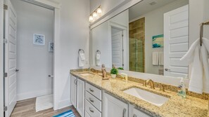 Bathtub, hair dryer, towels, soap - 🦩Book Me Baby! Got To Let Your Soul Shine!🦩 (Santa Rosa Beach)