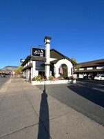 Fachada de la propiedad