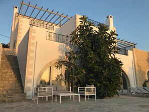 Terrace/patio - Spacious villa & apartment with private pool (Plaka, Apokoronas, Chania, Crete)