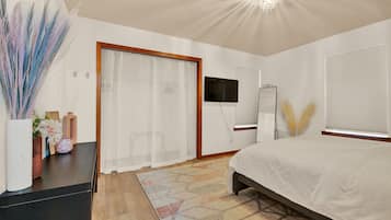 3 bedrooms, desk, iron/ironing board, free WiFi