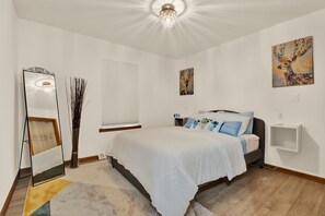 3 chambres, bureau, fer et planche à repasser, accès au Wi-Fi (inclus)
