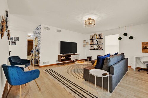 Modern 3 BR Minutes to WI Statefair, MKE Zoo, Brewers, & Hospital