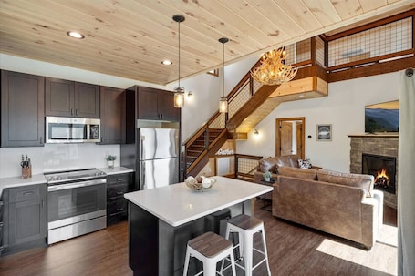 Interior. Modern 3 Bedroom Cabin with Mountain Views!