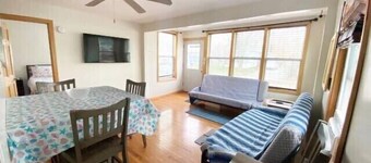 Large 2BD cottage 10 min to Pier & Beach   Pets ok