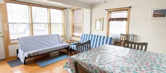 Large 2BD cottage 10 min to Pier & Beach Sleeps 6