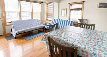 Large 2BD cottage 10 min to Pier & Beach Sleeps 6