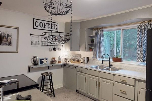 KĂŒhlschrank, Mikrowelle, Ofen, Herdplatte