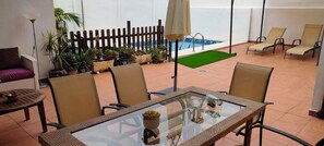 Outdoor dining - Rural house with its own salt water swimming pool, its own patio and barbecue.  (Casabermeja)