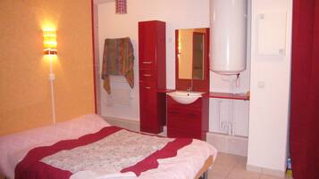 1 bedroom, iron/ironing board