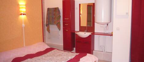 1 bedroom, iron/ironing board