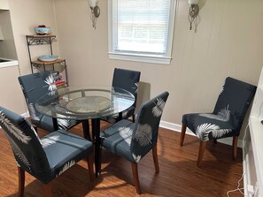 Dining - Private Country Home within minute drive from the Beach and Historic New Bern (Pollocksville)