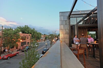 Artsy Platt Park Guest Suite, Walk Everywhere + GREAT MOUNTAIN ACCESS for 4