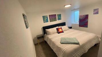 2 habitaciones, escritorio, tabla de planchar con plancha y wifi gratis