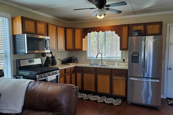 Køleskab, mikrobølgeovn, ovn, kogeplade