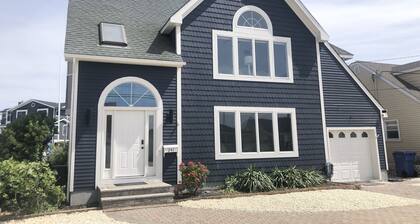New Luxury Waterfront Beach House in Lavallette! Sleeps 12!