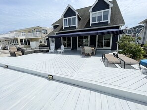 Outdoor dining - New Luxury Waterfront Beach House in Lavallette! Sleeps 12! (Lavallette)