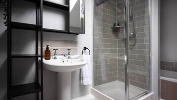 Cottage | Bathroom | Separate bathtub and shower, deep-soaking bathtub, hair dryer, towels