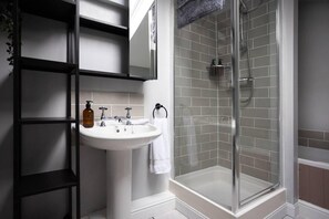 Cottage | Bathroom