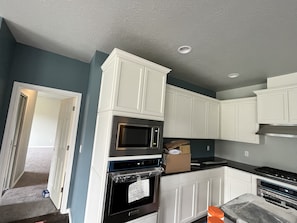Paper towels, dining tables, kitchen islands - BrandNew Construction (Eugene)