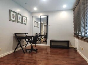 Business-Doppelzimmer, 1 Queen-Bett | Wohnbereich