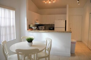 Dining - 300D - Boca Retreat w/ Pool, Parking, Near Evert Tennis & Shops (Boca Raton)